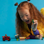 Iron Man cu motocicleta si Hulk, 76287, 68  piese - imagine 5